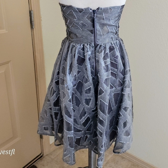 Alice + Olivia Grey Kristin Strapless Gray Dress Textured Fit Flare Abstract 6 - Picture 4 of 7